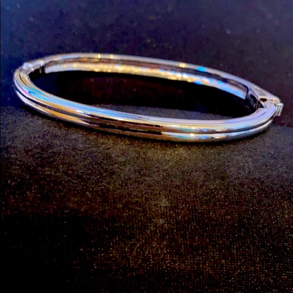 *AUTHENTIC* Swarovski Crystal Bangle Bracelet - Picture 2 of 6